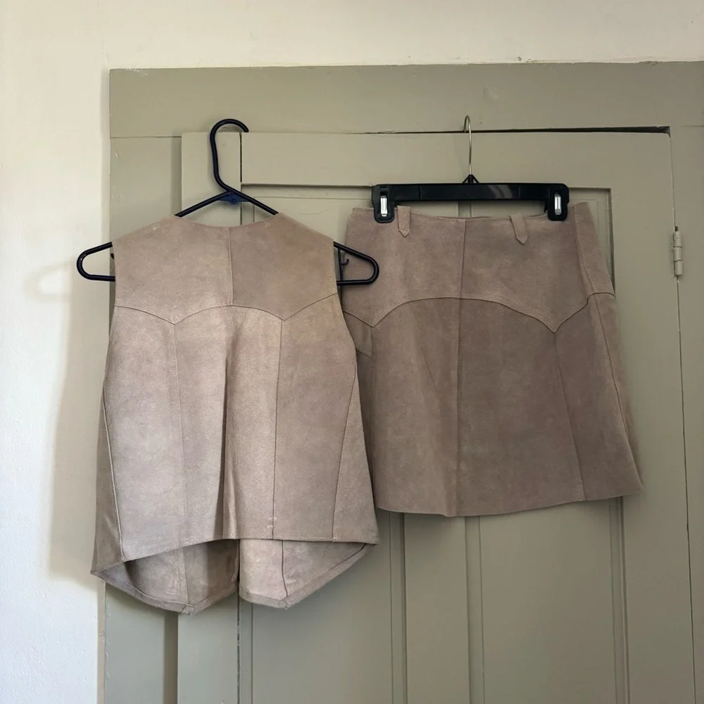 RARE vintage Two-Piece 60s/70s suede skirt set - Picture 6 of 8